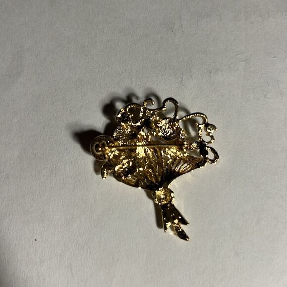 Faux gold with cubic zirconia & pink stones bouquet brooch. - Picture 2 of 3
